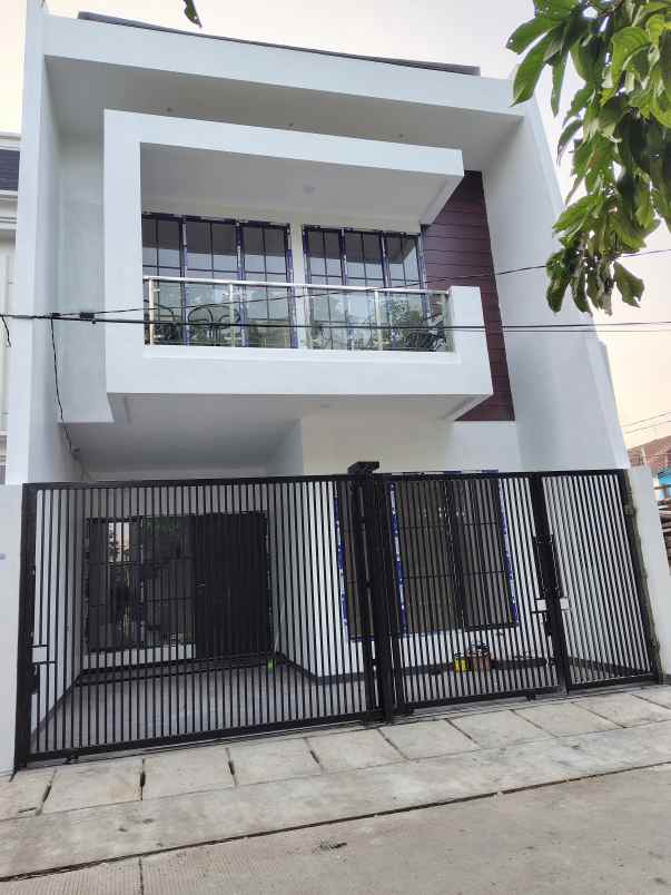 dijual rumah jalan raya meruya utara