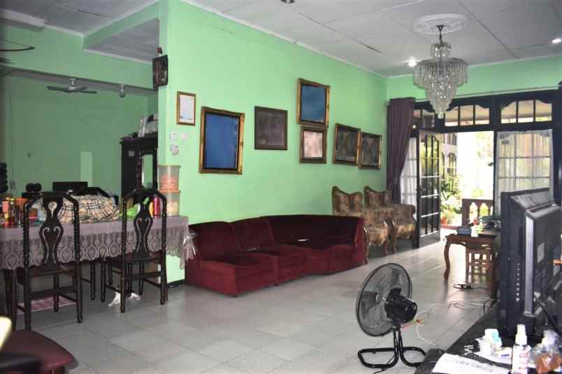 dijual rumah jalan raya penggilingan