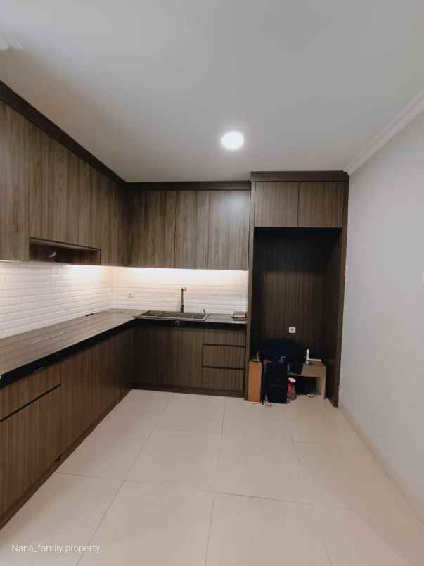 dijual rumah jalan raya pesanggrahan