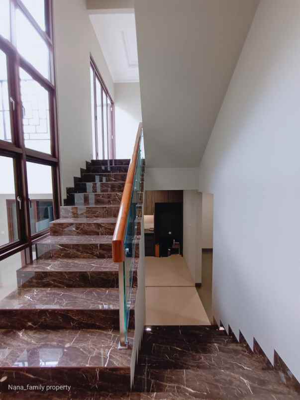 dijual rumah jalan raya pesanggrahan