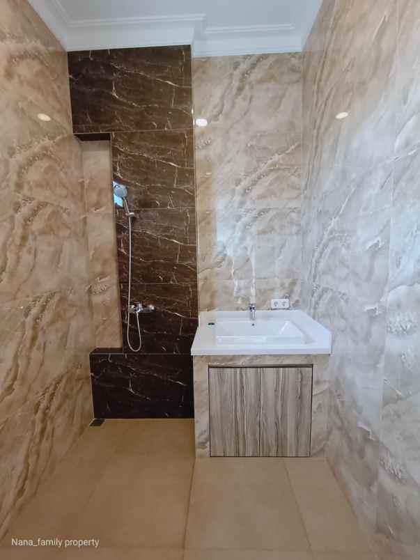 dijual rumah jalan raya pesanggrahan