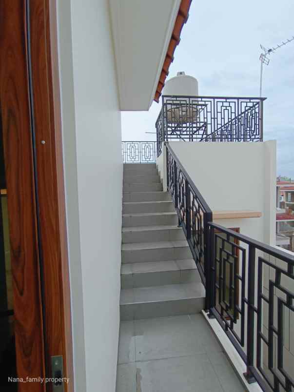 dijual rumah jalan raya pesanggrahan