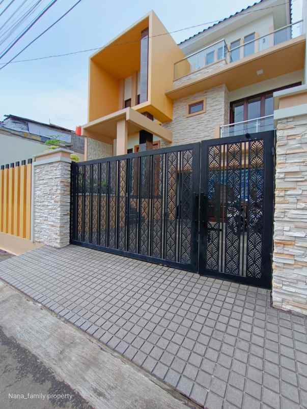 dijual rumah jalan raya pesanggrahan