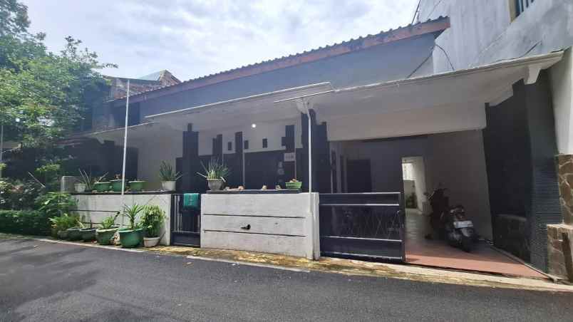 dijual rumah jalan semeru