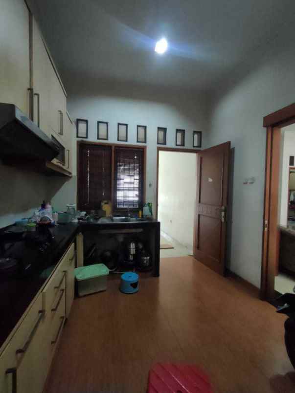 dijual rumah jalan veteran bintaro