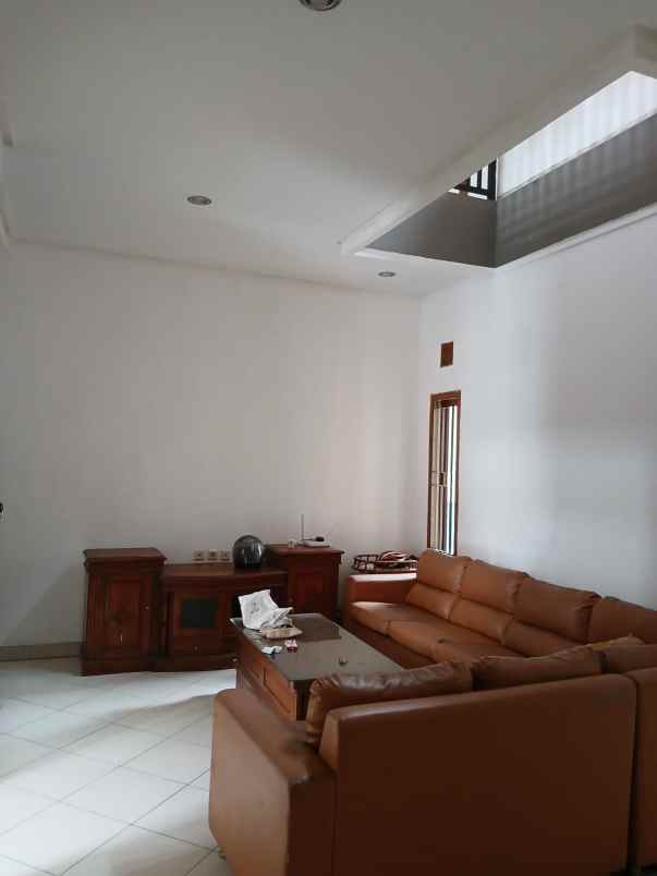 dijual rumah jl bahagia margacinta ciwastra