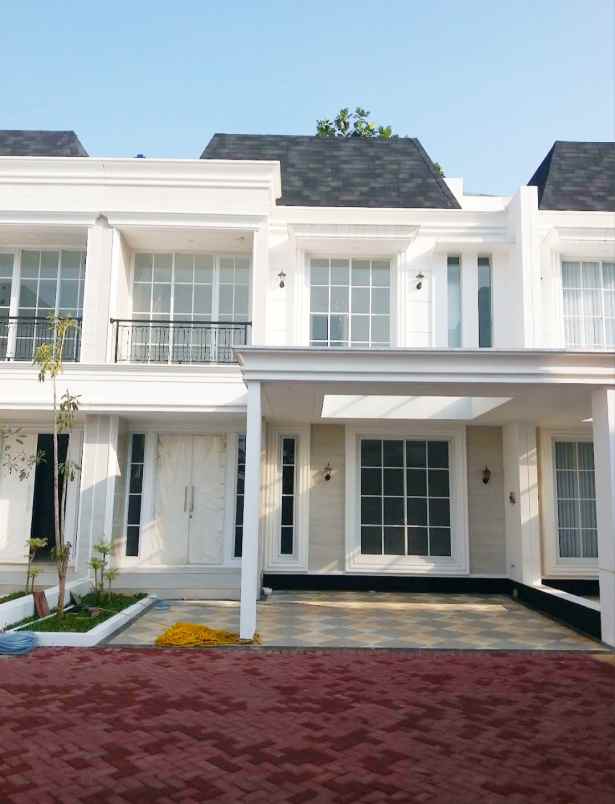 dijual rumah jl bambu apus cipayung