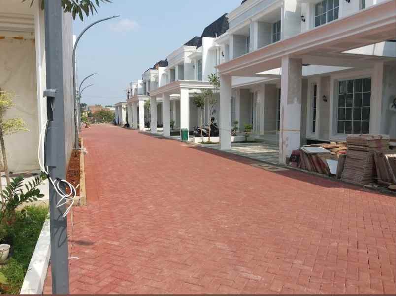 dijual rumah jl bambu apus cipayung