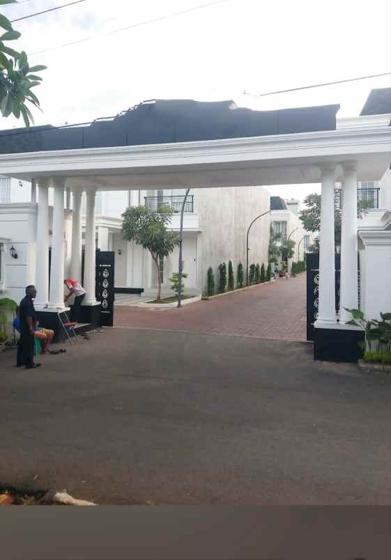 dijual rumah jl bambu apus cipayung