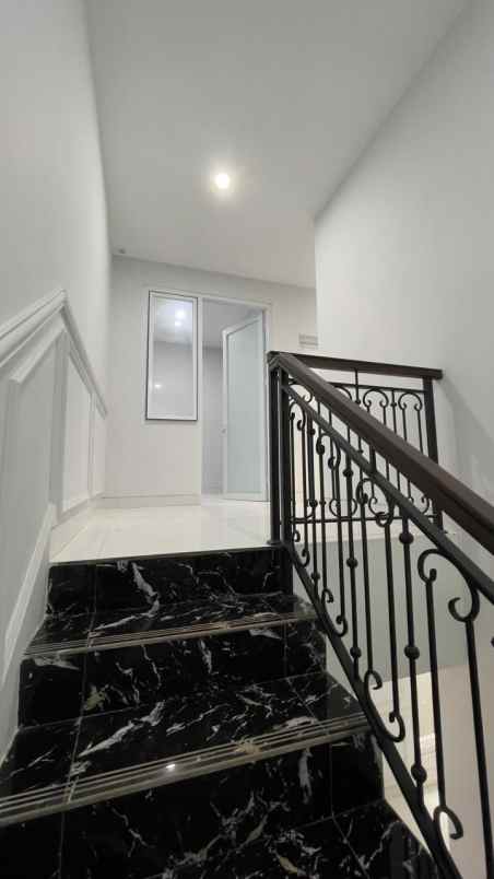 dijual rumah jl bambu apus cipayung