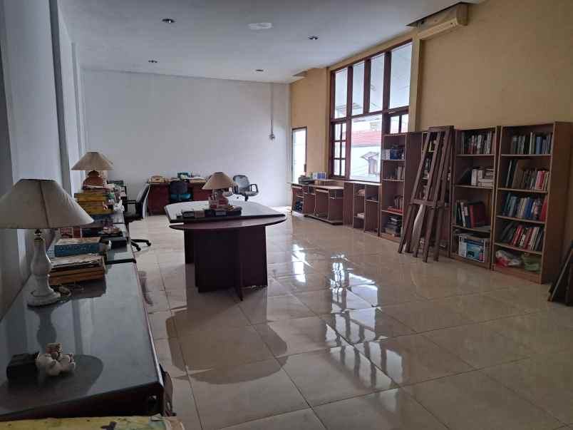 dijual rumah jl bayu putra arteri