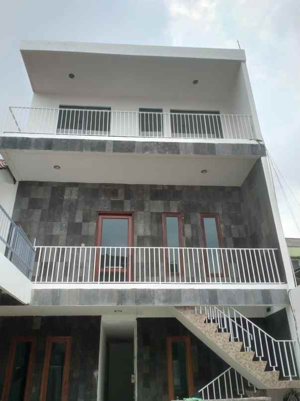 dijual rumah jl bayu putra arteri