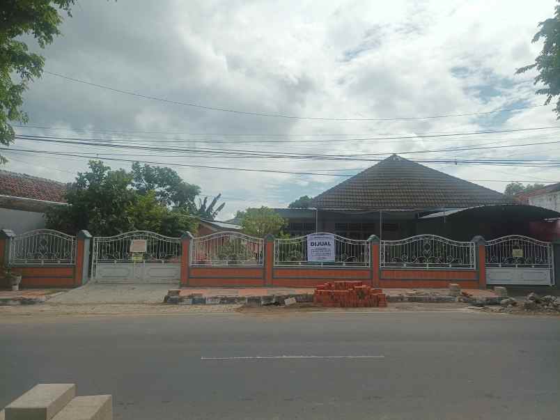 dijual rumah jl brigjen katamso 4 kel