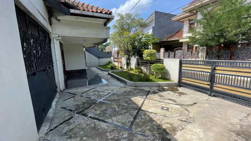 dijual rumah jl buanasqri