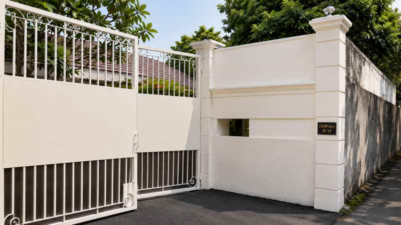 dijual rumah jl bunga cempaka ii no 15