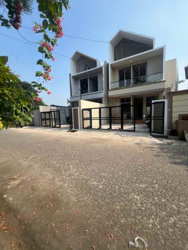 dijual rumah jl caman raya jatibening