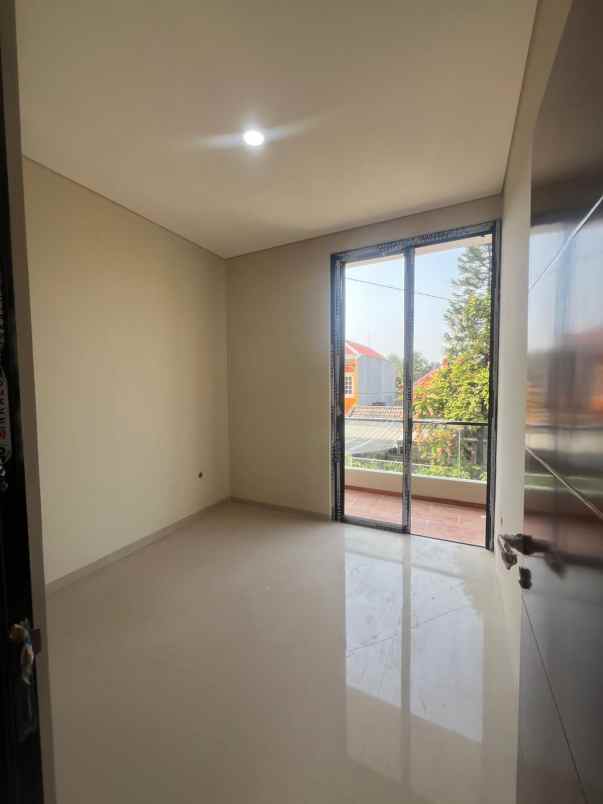 dijual rumah jl caman raya jatibening