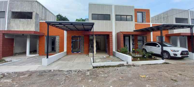 dijual rumah jl cisaranten endah