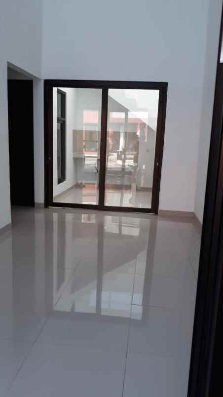 dijual rumah jl cisaranten endah