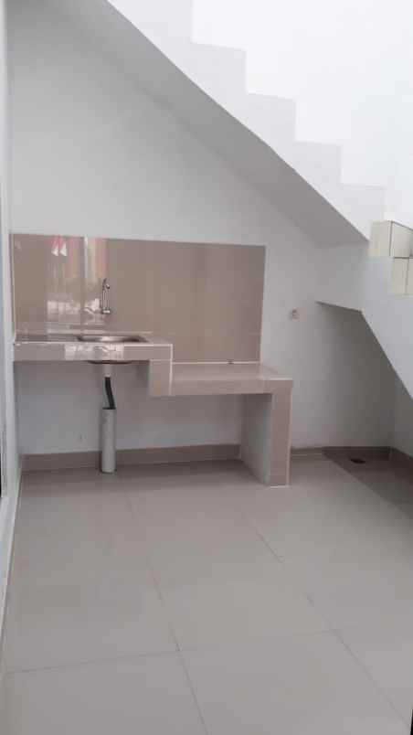 dijual rumah jl cisaranten endah