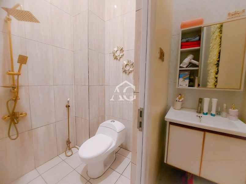 dijual rumah jl gor ragil regency indah