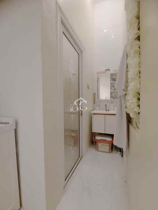 dijual rumah jl gor ragil regency indah