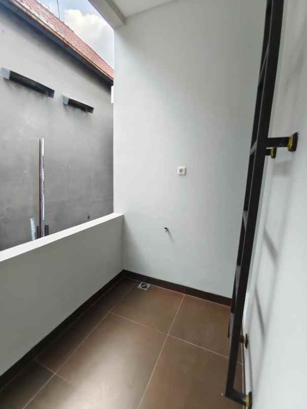 dijual rumah jl jupiter margahayu raya