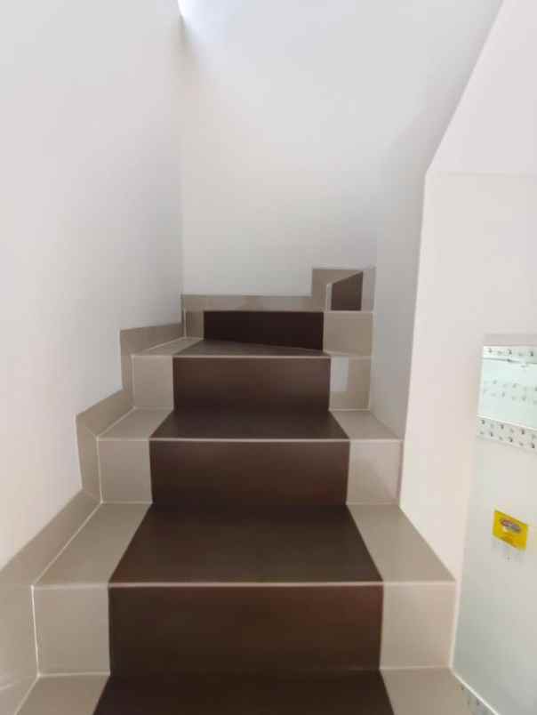 dijual rumah jl jupiter margahayu raya