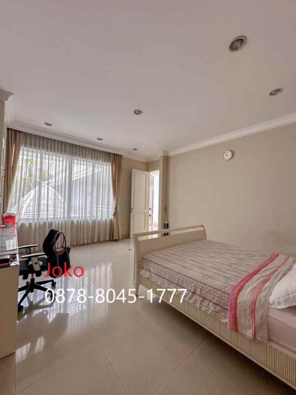 dijual rumah jl kebon kacang