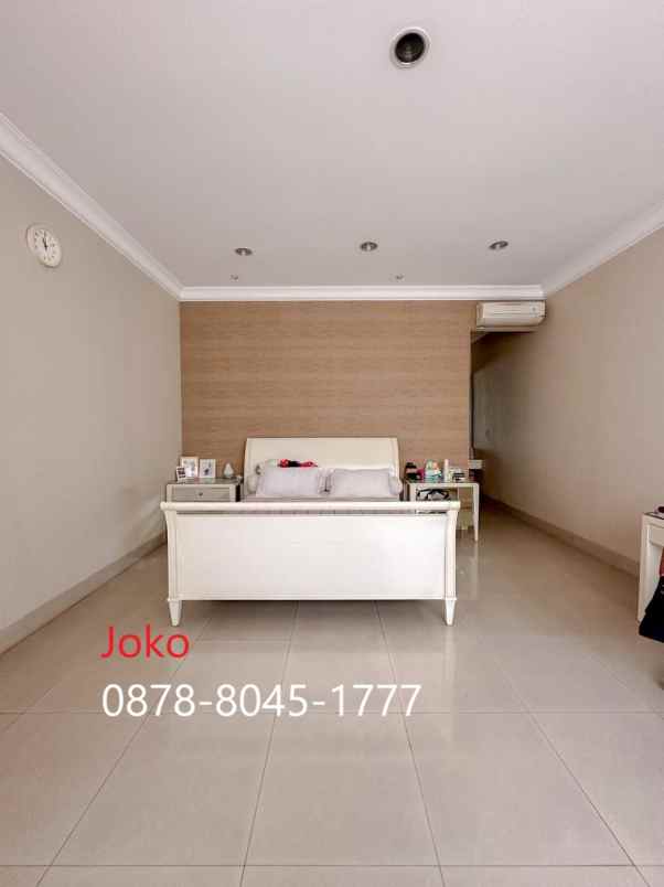 dijual rumah jl kebon kacang