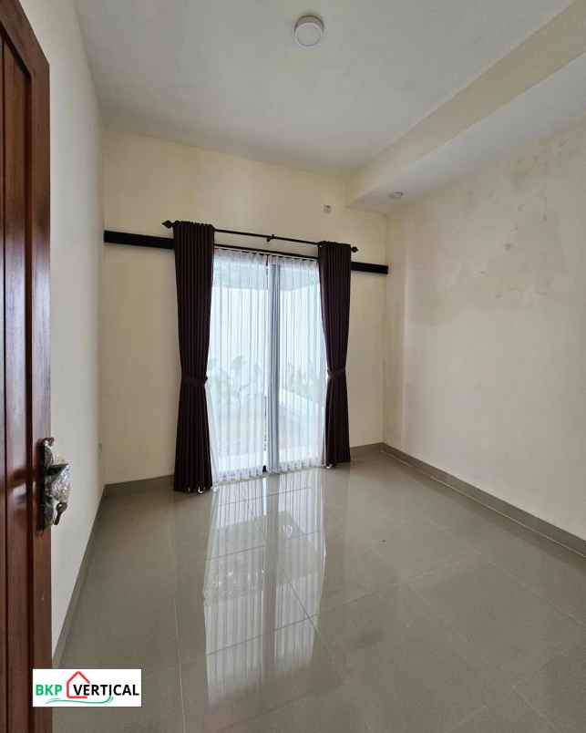 dijual rumah jl kelurahan