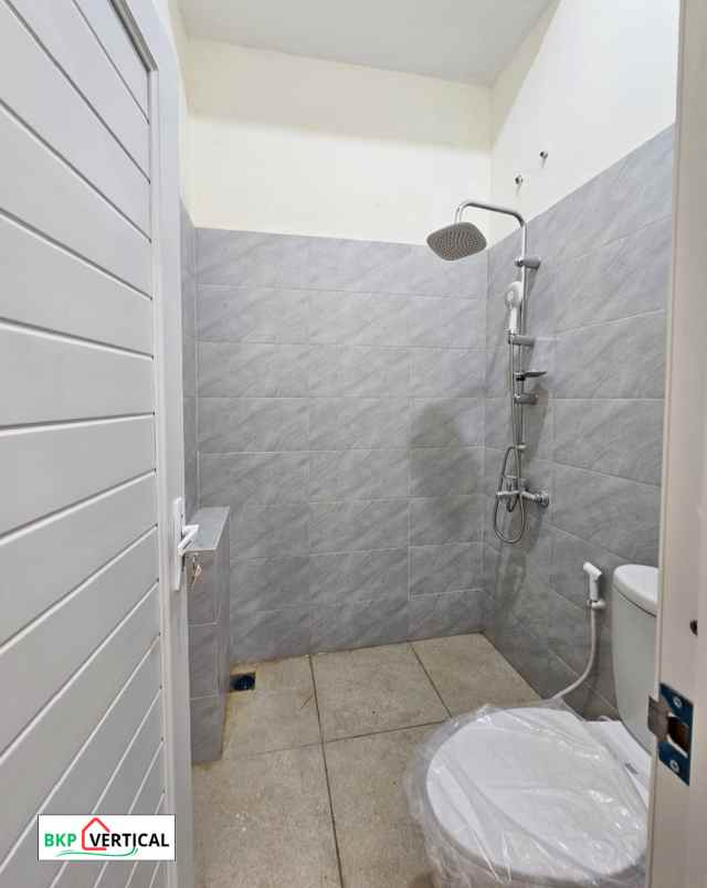 dijual rumah jl kelurahan