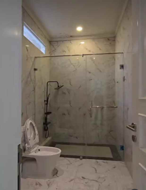 dijual rumah jl komplek abadi pondok