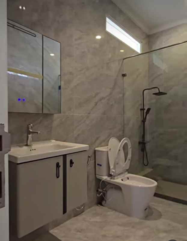 dijual rumah jl komplek abadi pondok