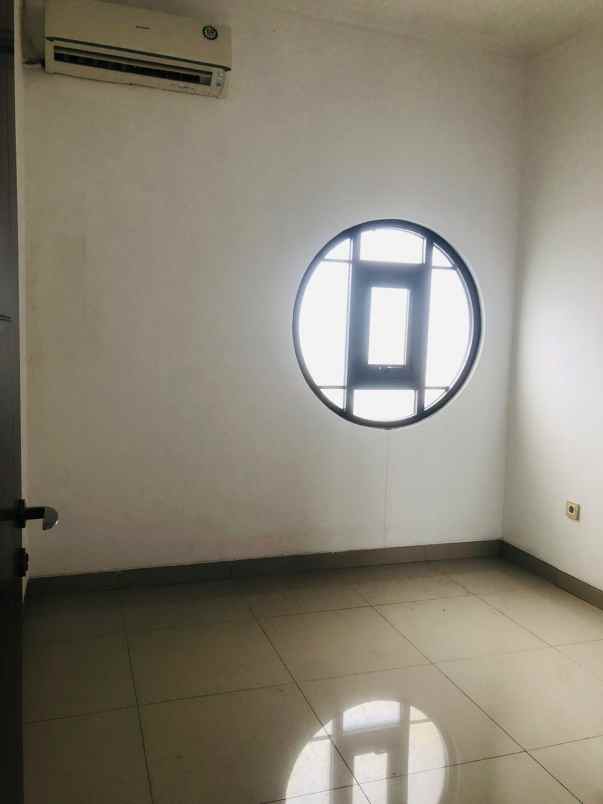 dijual rumah jl kresek raya duri