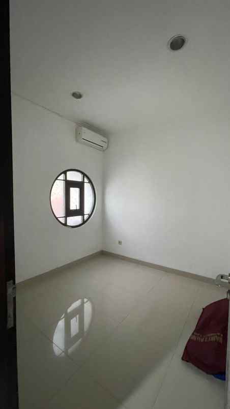 dijual rumah jl kresek raya duri