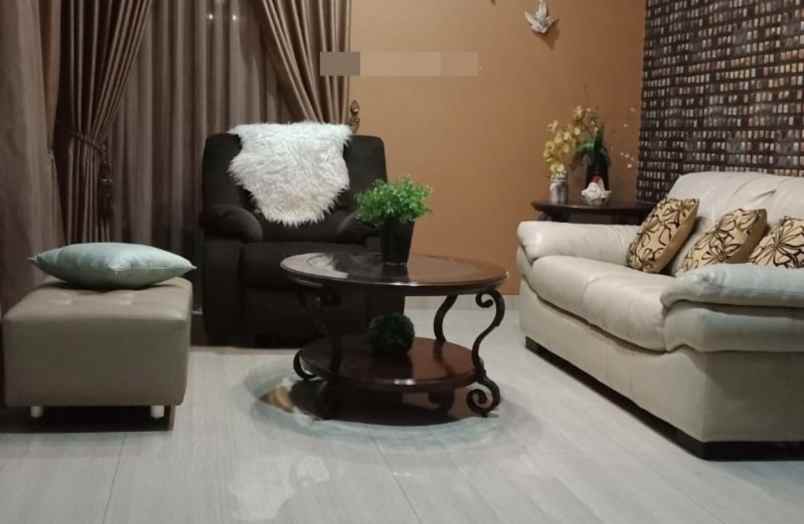 dijual rumah jl legenda wisata cibubur