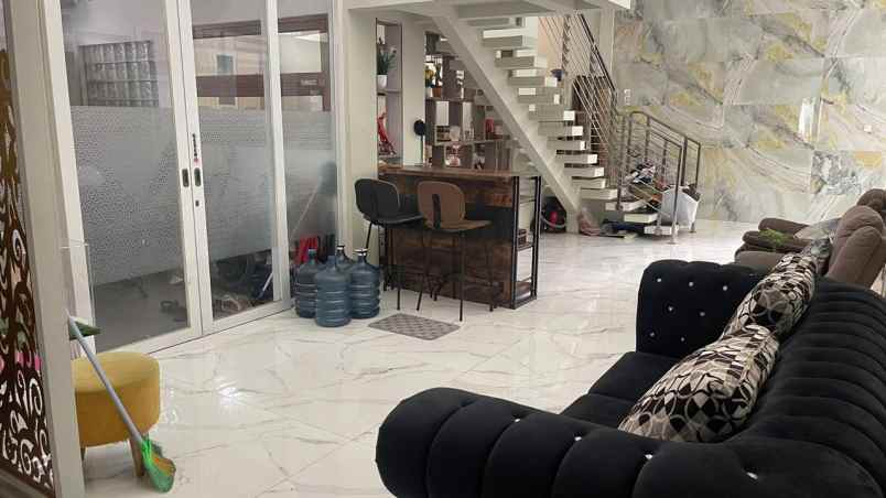 dijual rumah jl manjahlega