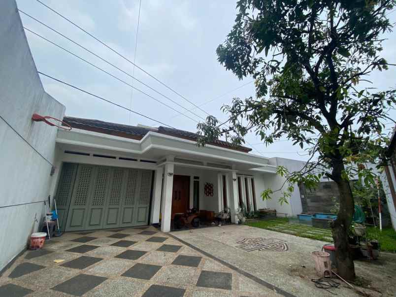 dijual rumah jl manjahlega