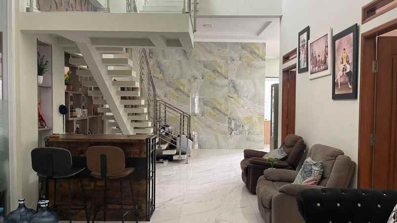 dijual rumah jl manjahlega