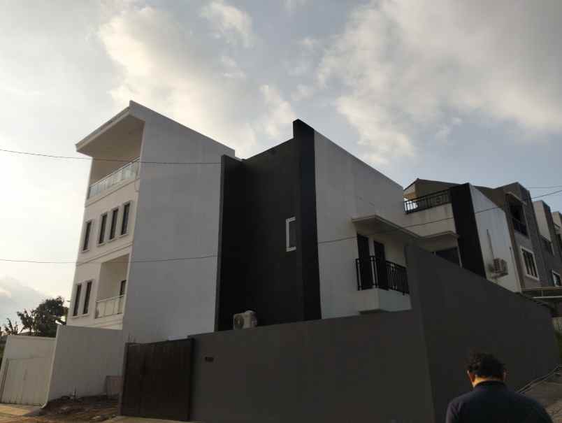 dijual rumah jl wangunsari cijengkol