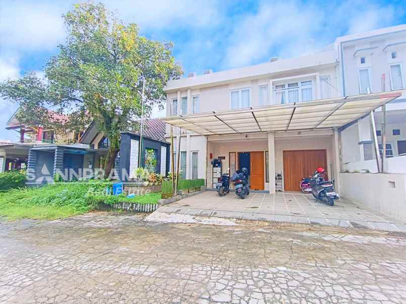 dijual rumah jln boulevard gdc