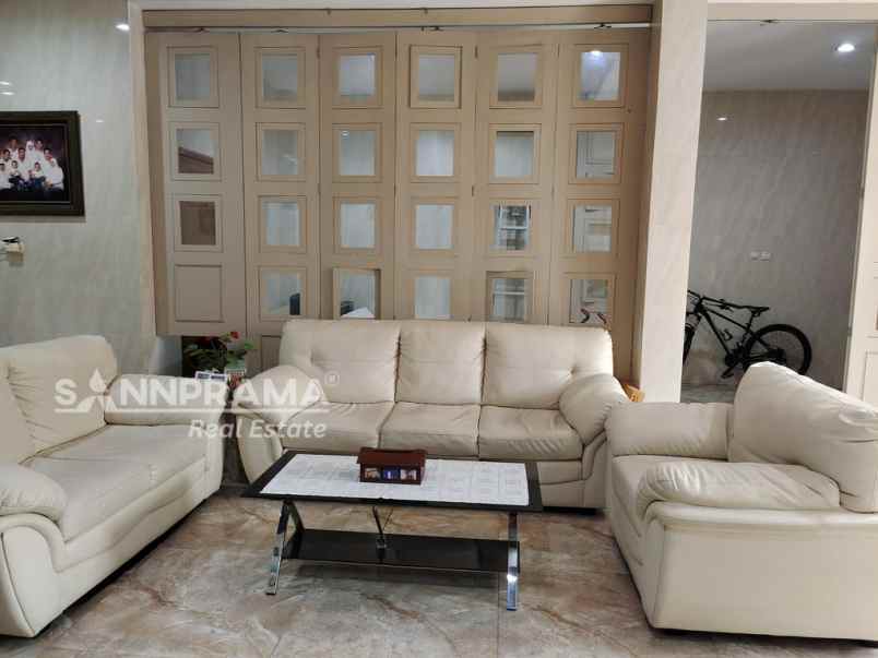 dijual rumah jln boulevard gdc