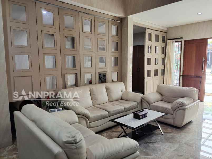 dijual rumah jln boulevard gdc