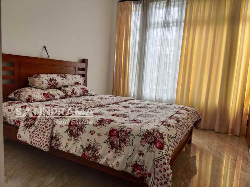 dijual rumah jln boulevard gdc