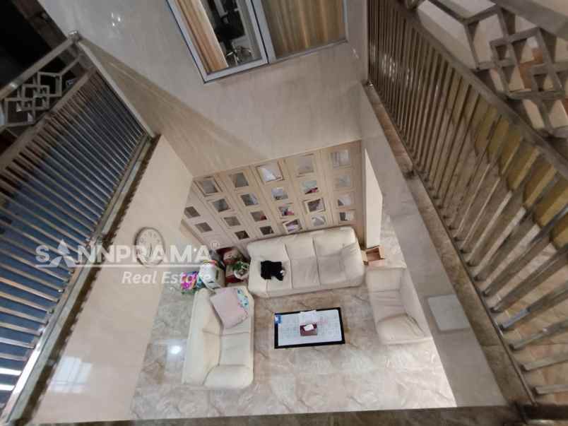 dijual rumah jln boulevard gdc