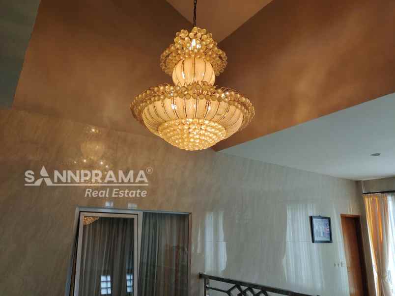 dijual rumah jln boulevard gdc