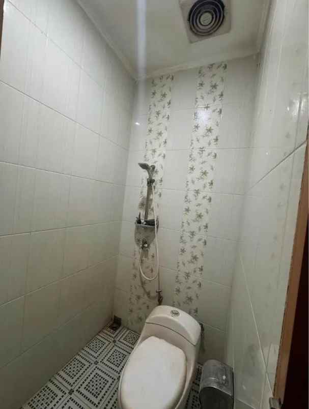 dijual rumah jln raya benda pamulang