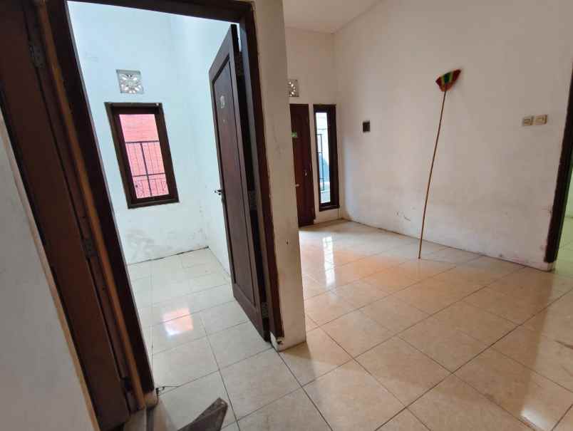 dijual rumah karah
