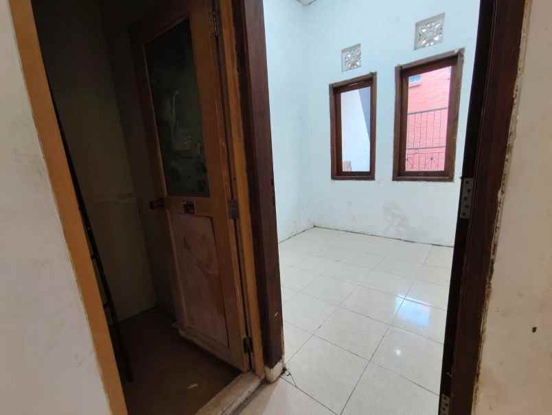dijual rumah karah